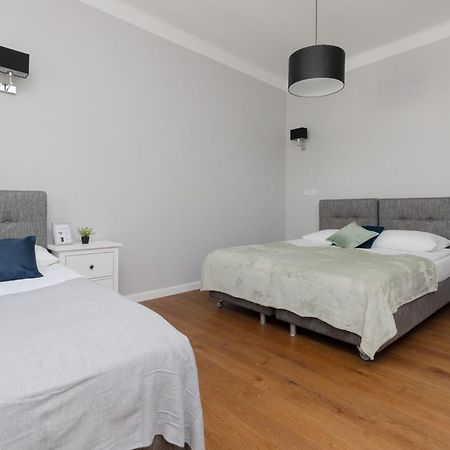 City Center Aparthotel Chmielna By Noclegi Renters Варшава Екстериор снимка