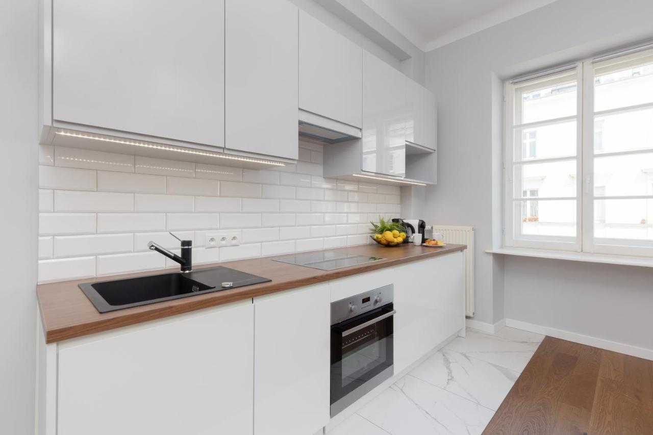 City Center Aparthotel Chmielna By Noclegi Renters Варшава Екстериор снимка