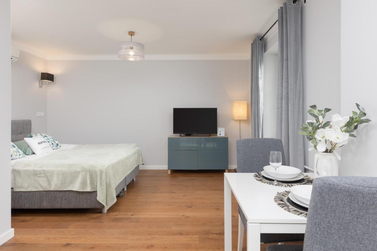 City Center Aparthotel Chmielna By Noclegi Renters Варшава Екстериор снимка