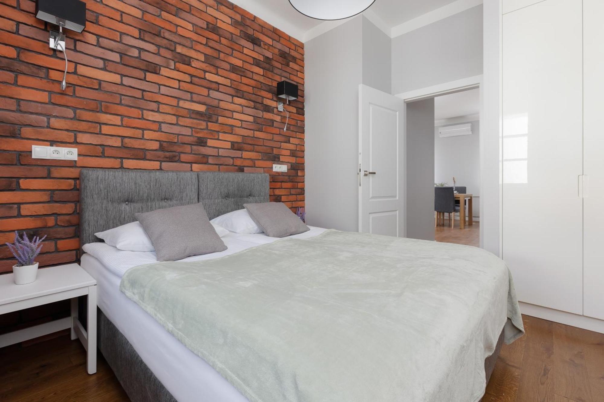 City Center Aparthotel Chmielna By Noclegi Renters Варшава Екстериор снимка