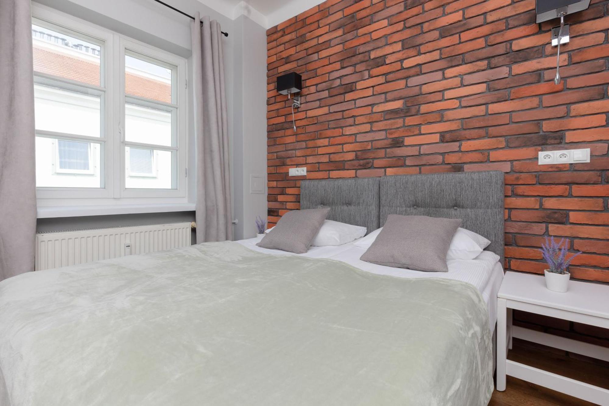City Center Aparthotel Chmielna By Noclegi Renters Варшава Екстериор снимка