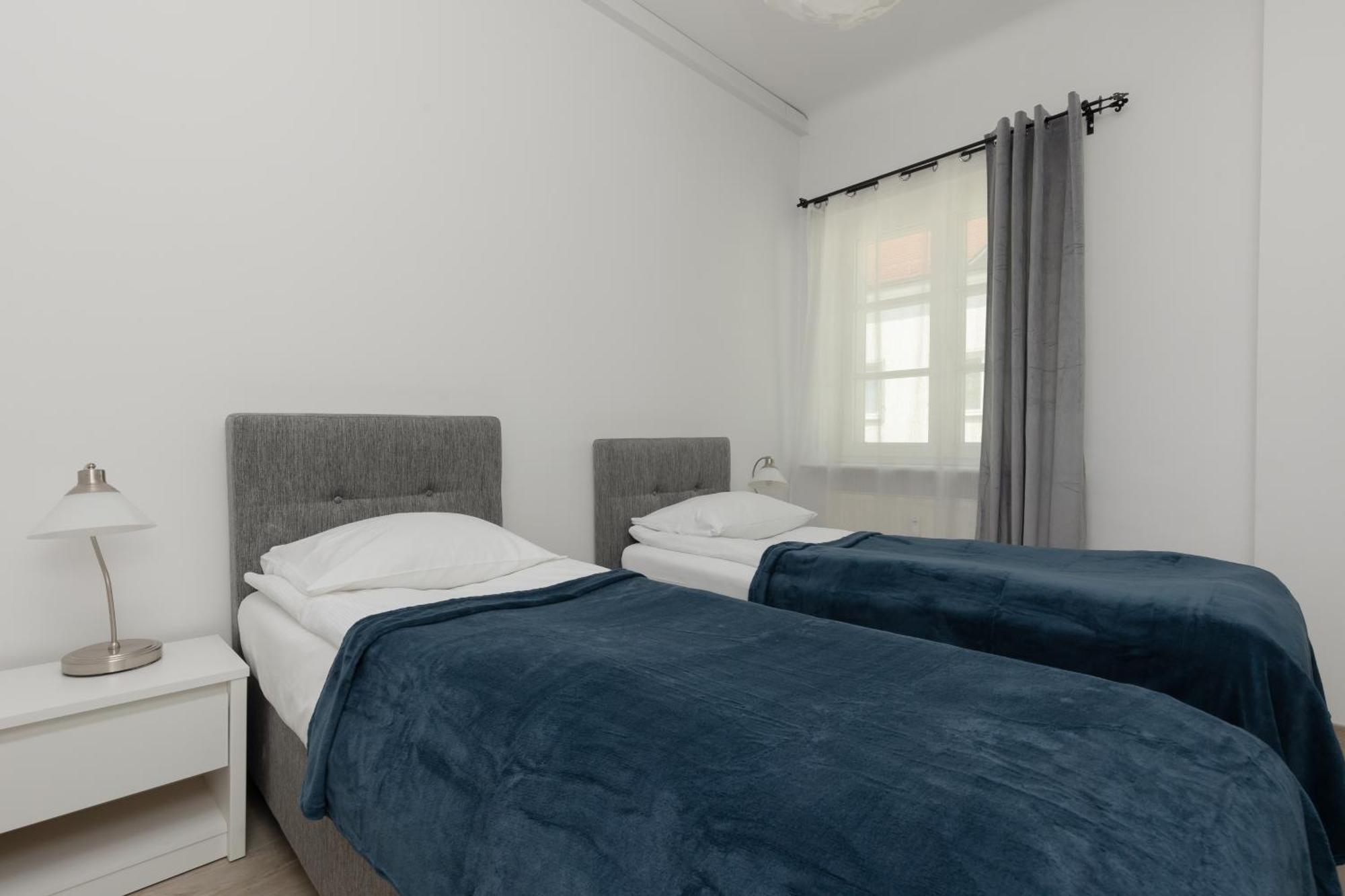 City Center Aparthotel Chmielna By Noclegi Renters Варшава Екстериор снимка