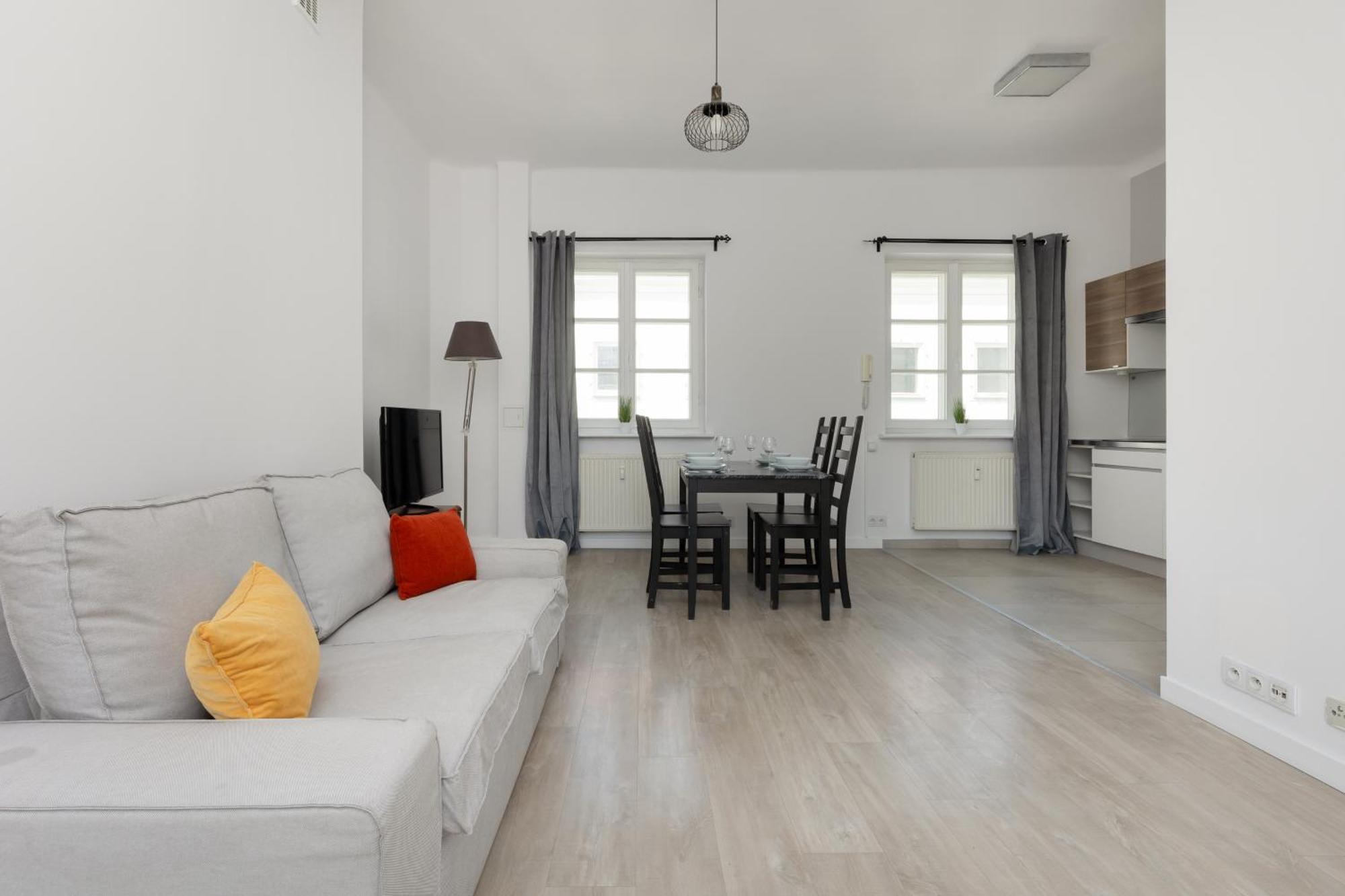 City Center Aparthotel Chmielna By Noclegi Renters Варшава Екстериор снимка