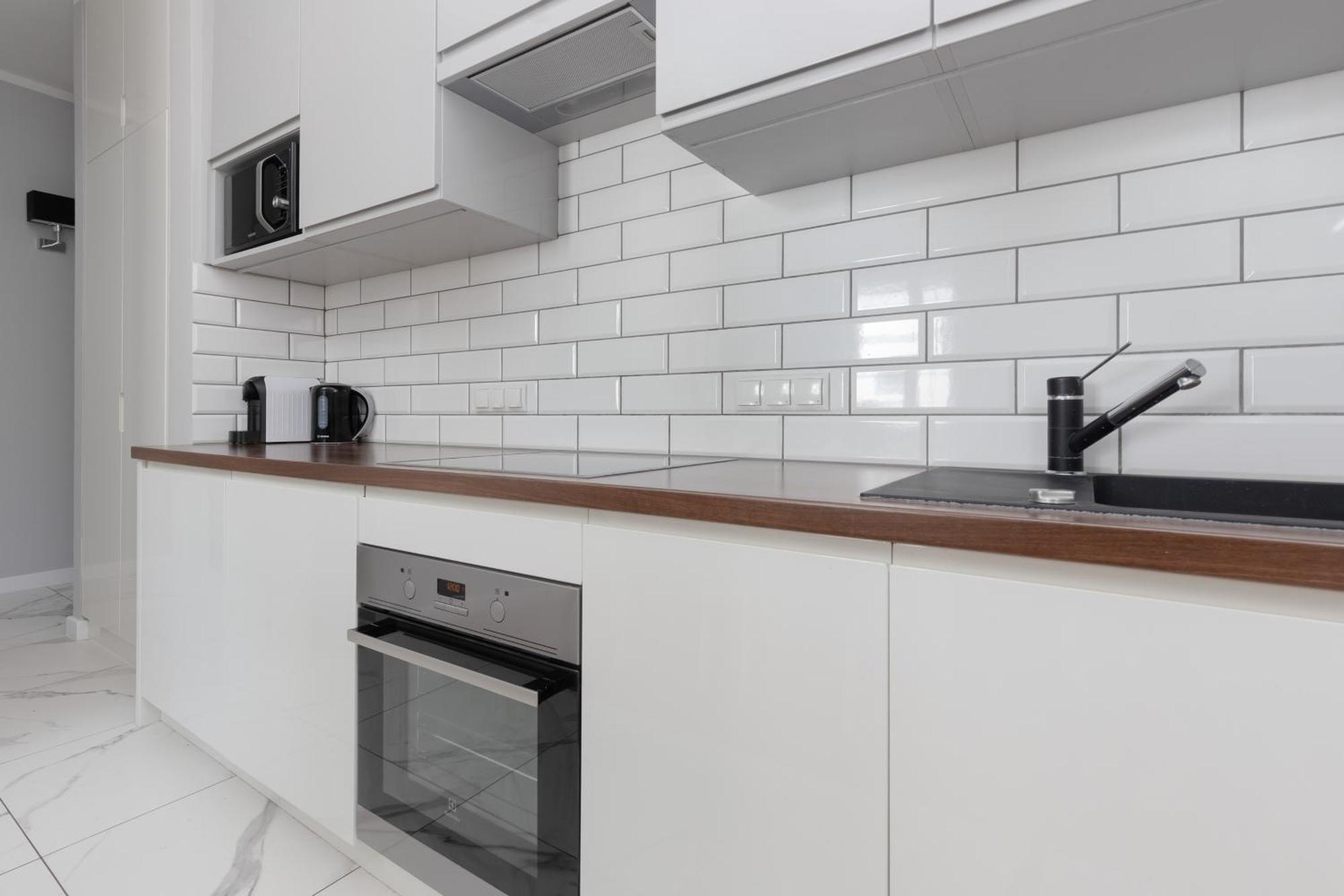 City Center Aparthotel Chmielna By Noclegi Renters Варшава Екстериор снимка