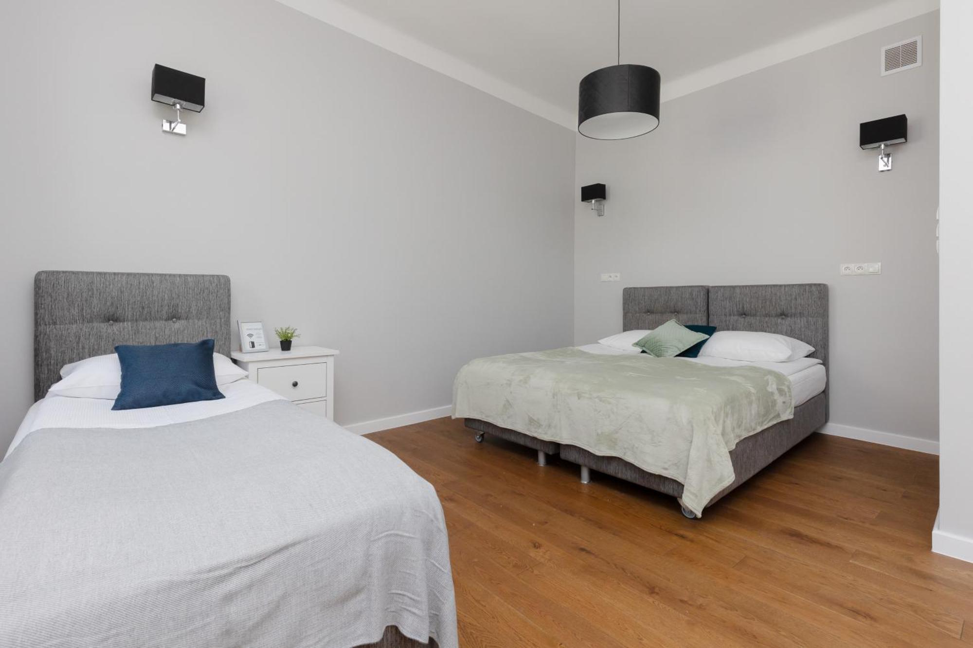 City Center Aparthotel Chmielna By Noclegi Renters Варшава Екстериор снимка