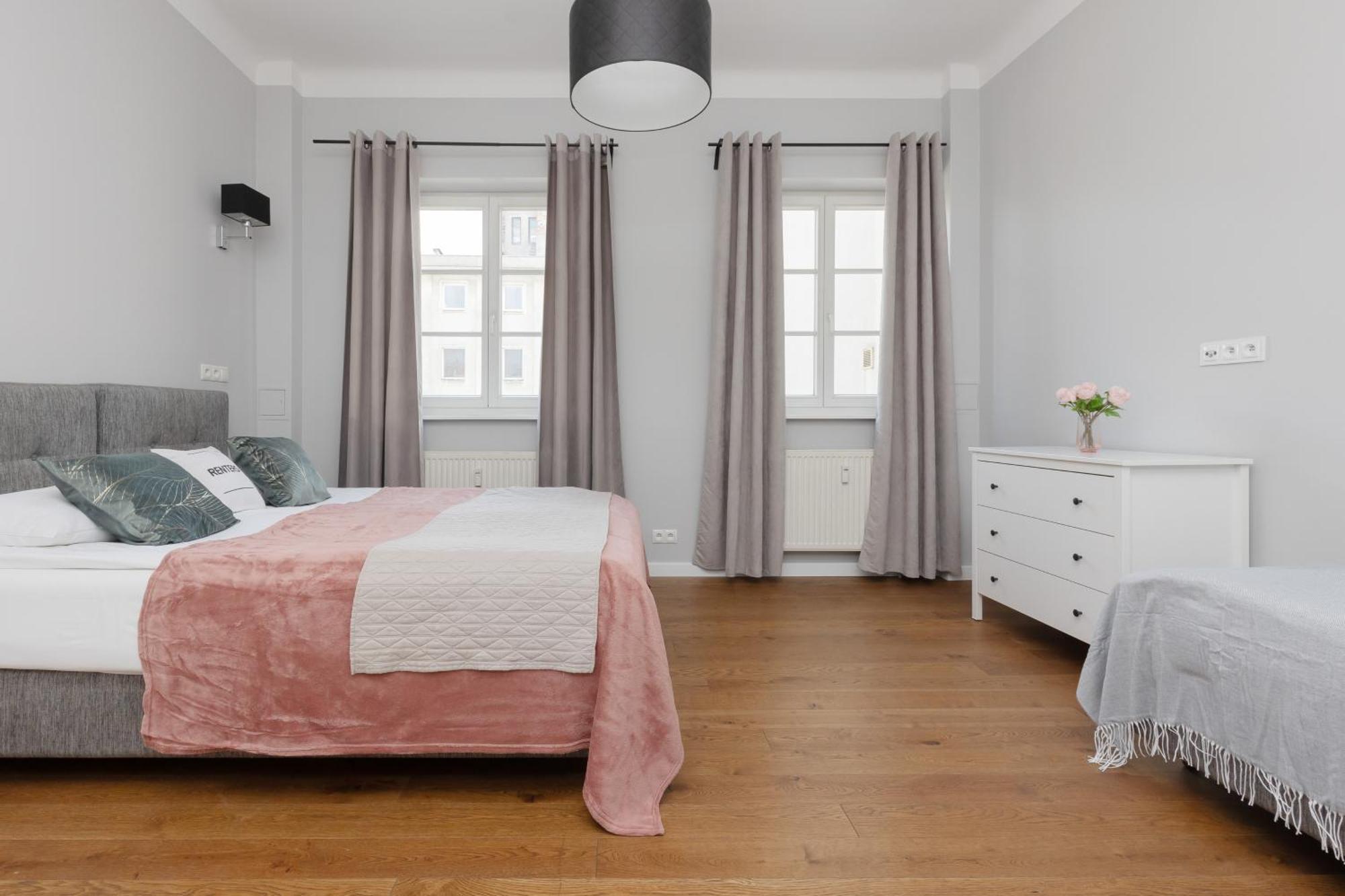 City Center Aparthotel Chmielna By Noclegi Renters Варшава Екстериор снимка