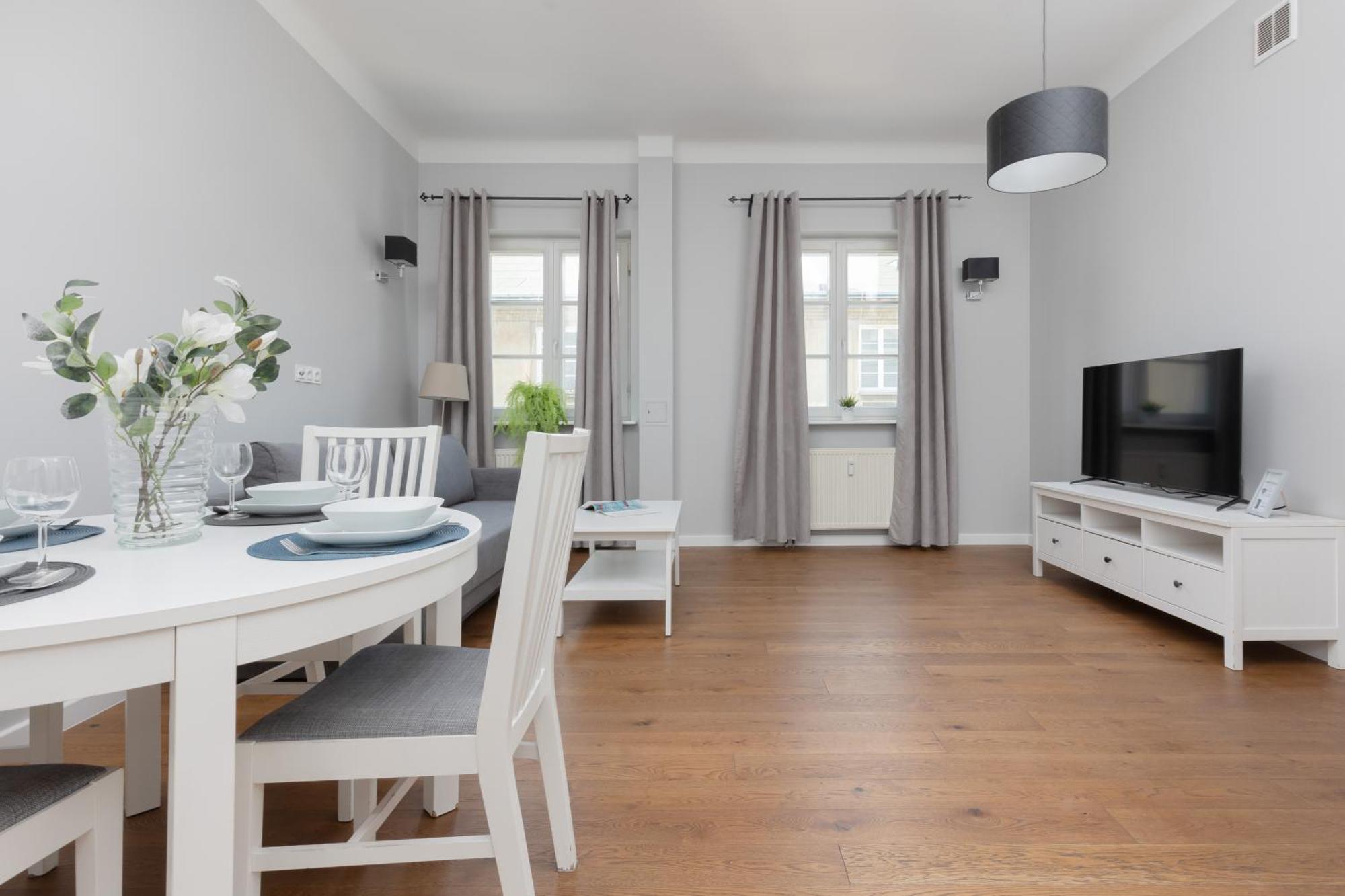 City Center Aparthotel Chmielna By Noclegi Renters Варшава Екстериор снимка