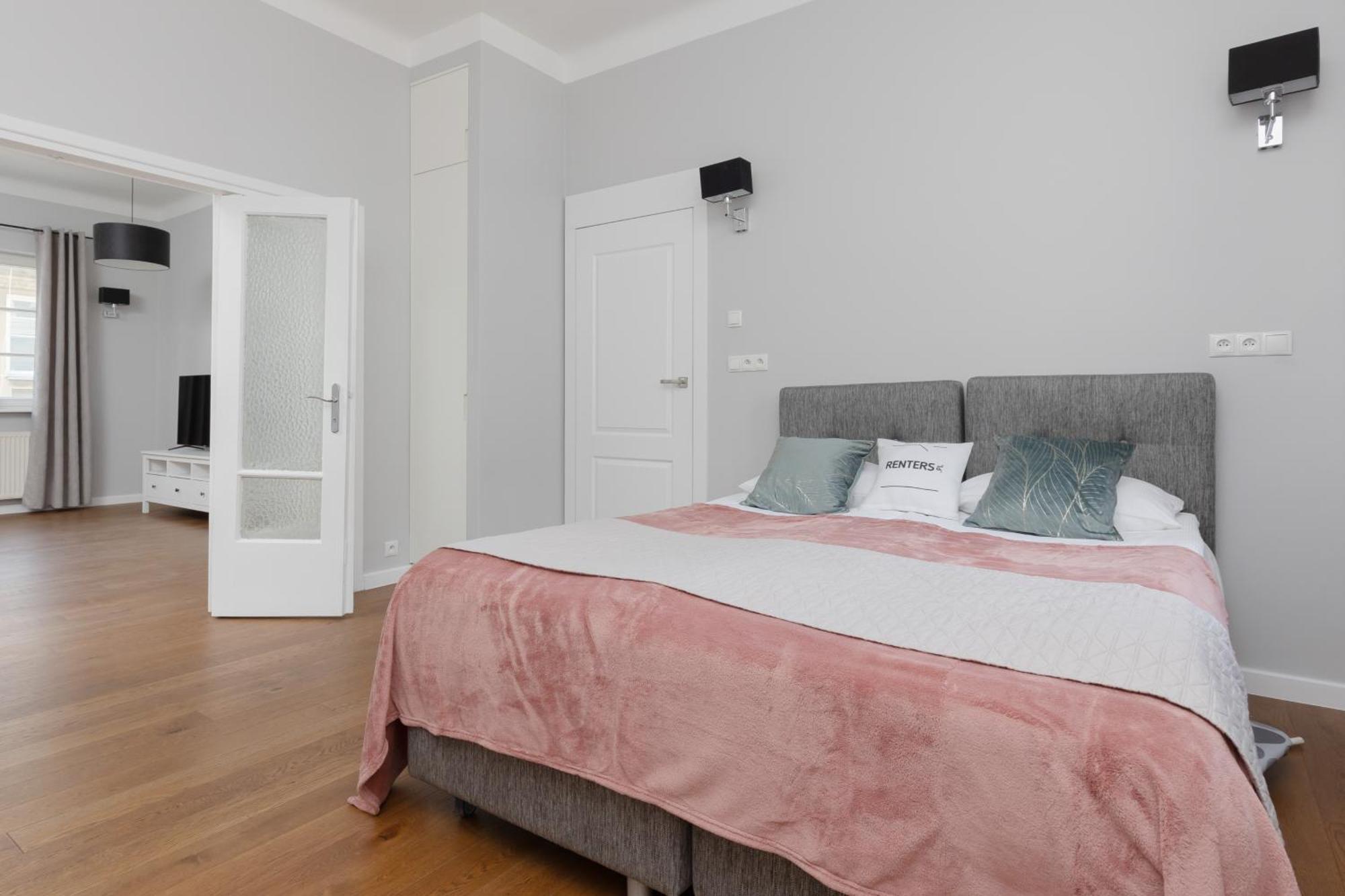 City Center Aparthotel Chmielna By Noclegi Renters Варшава Екстериор снимка