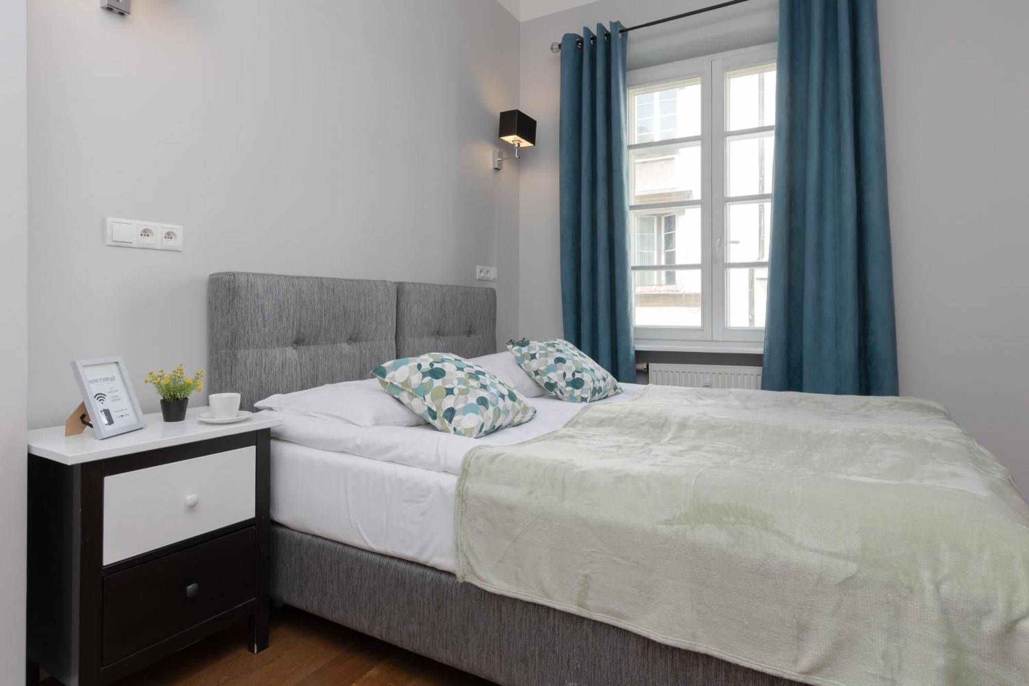 City Center Aparthotel Chmielna By Noclegi Renters Варшава Екстериор снимка