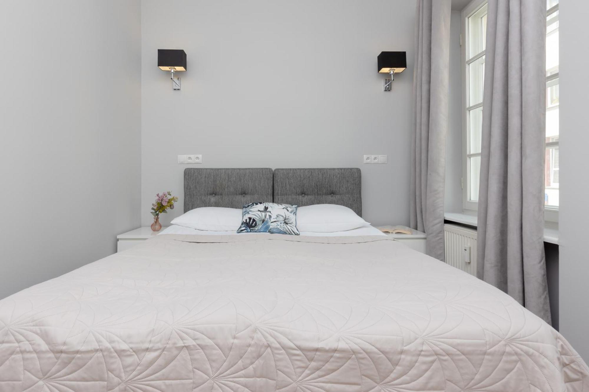 City Center Aparthotel Chmielna By Noclegi Renters Варшава Екстериор снимка