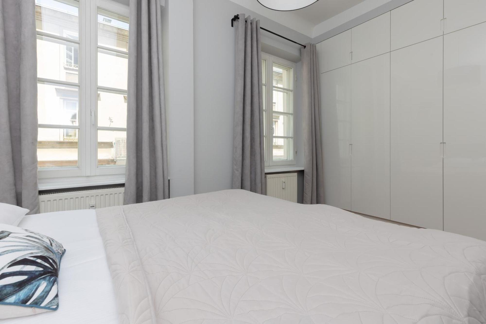 City Center Aparthotel Chmielna By Noclegi Renters Варшава Екстериор снимка