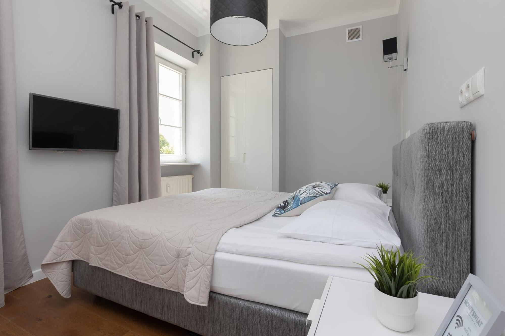 City Center Aparthotel Chmielna By Noclegi Renters Варшава Екстериор снимка